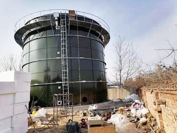 河北邢臺(tái)800方大型沼氣工程施工中