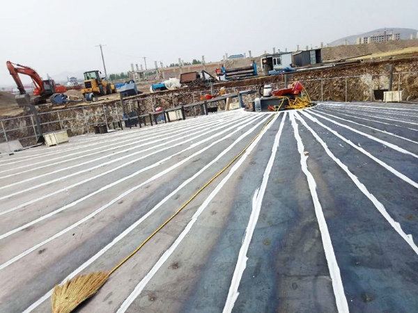 安徽淮南3000立方鋼板焊接發(fā)酵罐施工現(xiàn)場